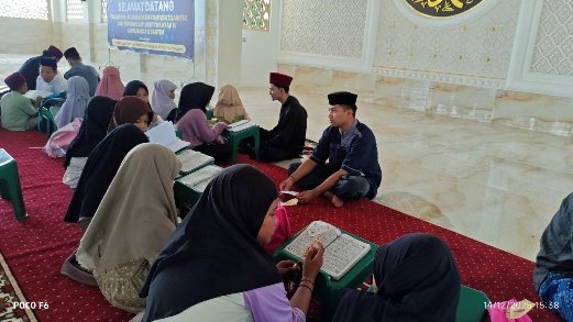 A group of people sitting on a floor

AI-generated content may be incorrect.