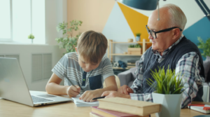 Ayah Bunda, Yuk Ajarkan Si Kecil Empati Melalui Hal-Hal Kecil